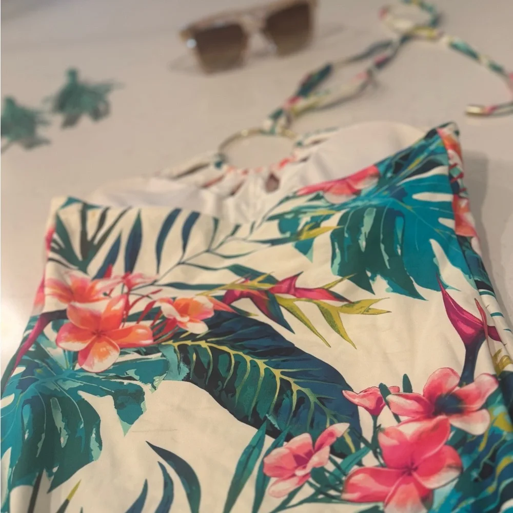 Vince Camuto Women’s Tropical Floral One Piece Swimsuit - Picture 8 of 11